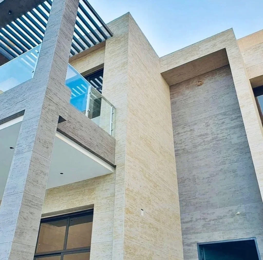 Роскошный дом отделанный гибкой керамикой Kerri